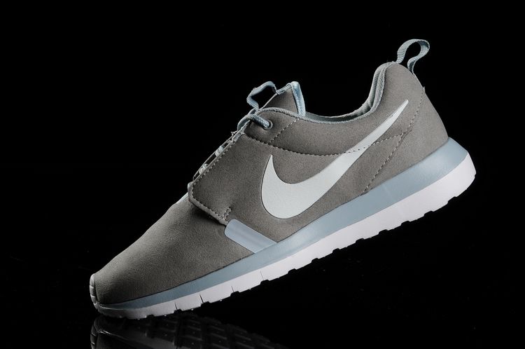 NIKE ROSHERUN NM 3M fur blanc gris nouvelles chaussures (1)